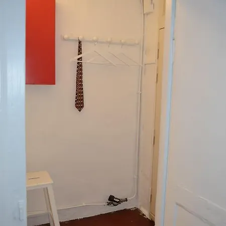 Les Tomettes Rouges Париж